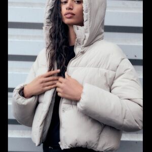 Zara Women's Light Beige Puffer Jacket with hood NWT